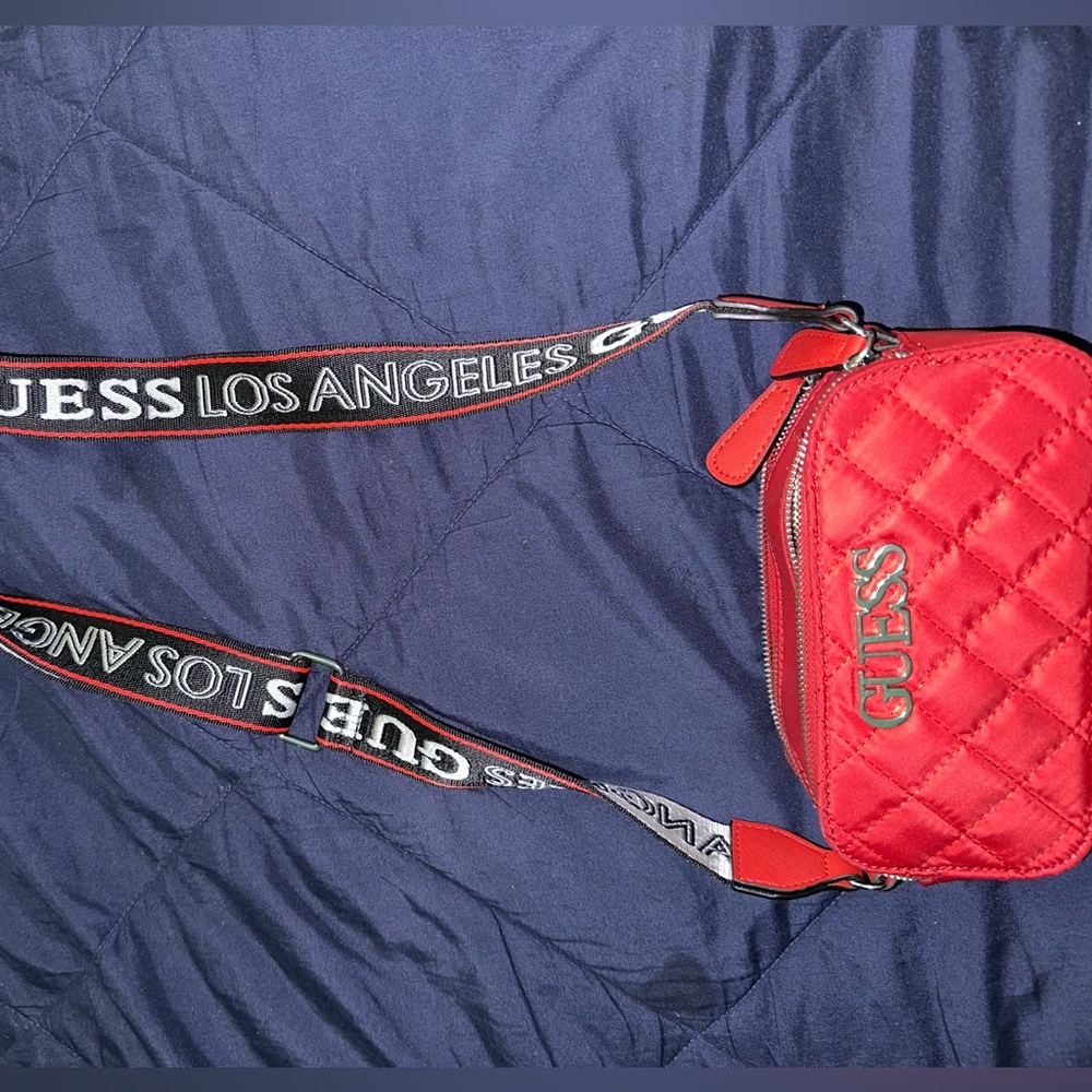 Red Guess Crossbody - Picture 5 of 5